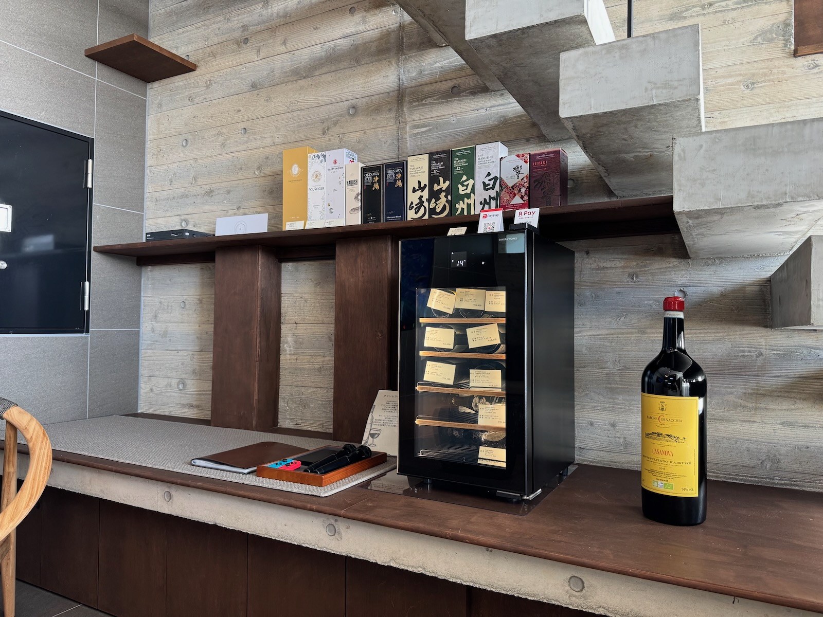 客室のドリンクとコーヒー設備 / Hotel stay photograph