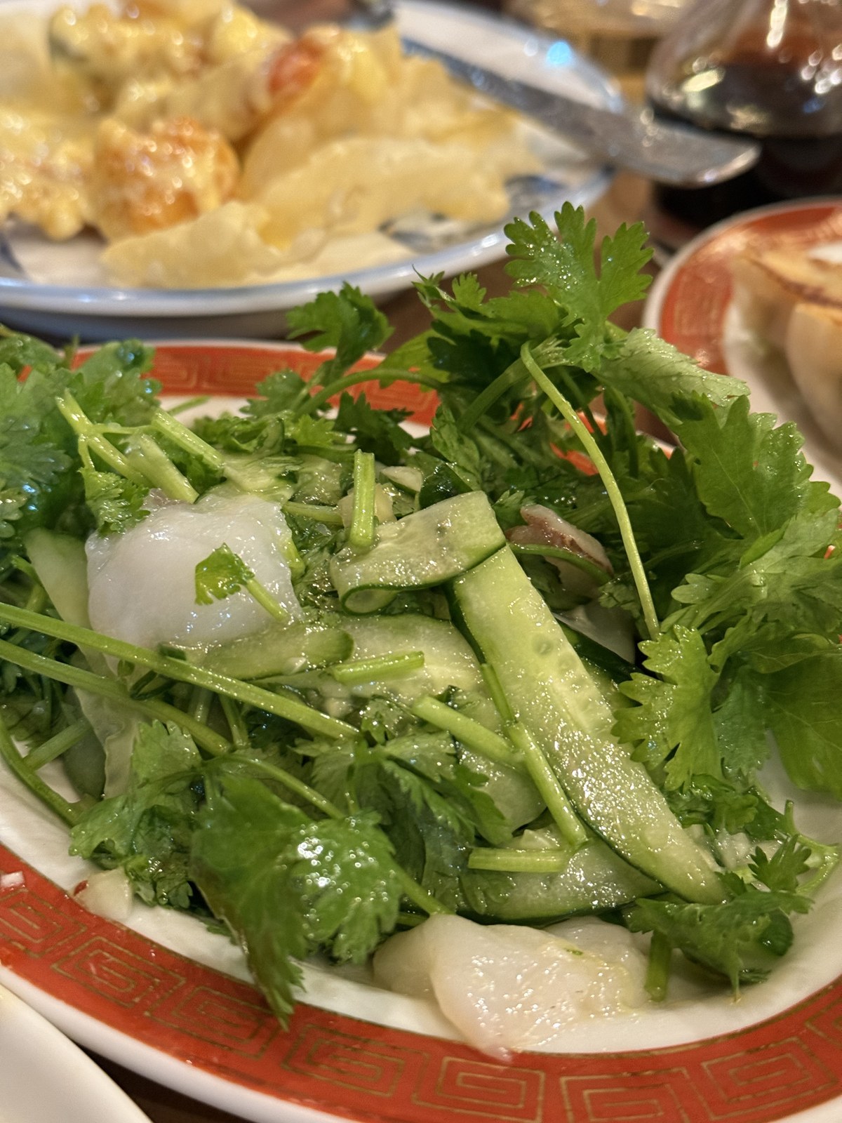 たこときゅうりに香菜をたっぷり合わせた中国料理もみぢのサラダ