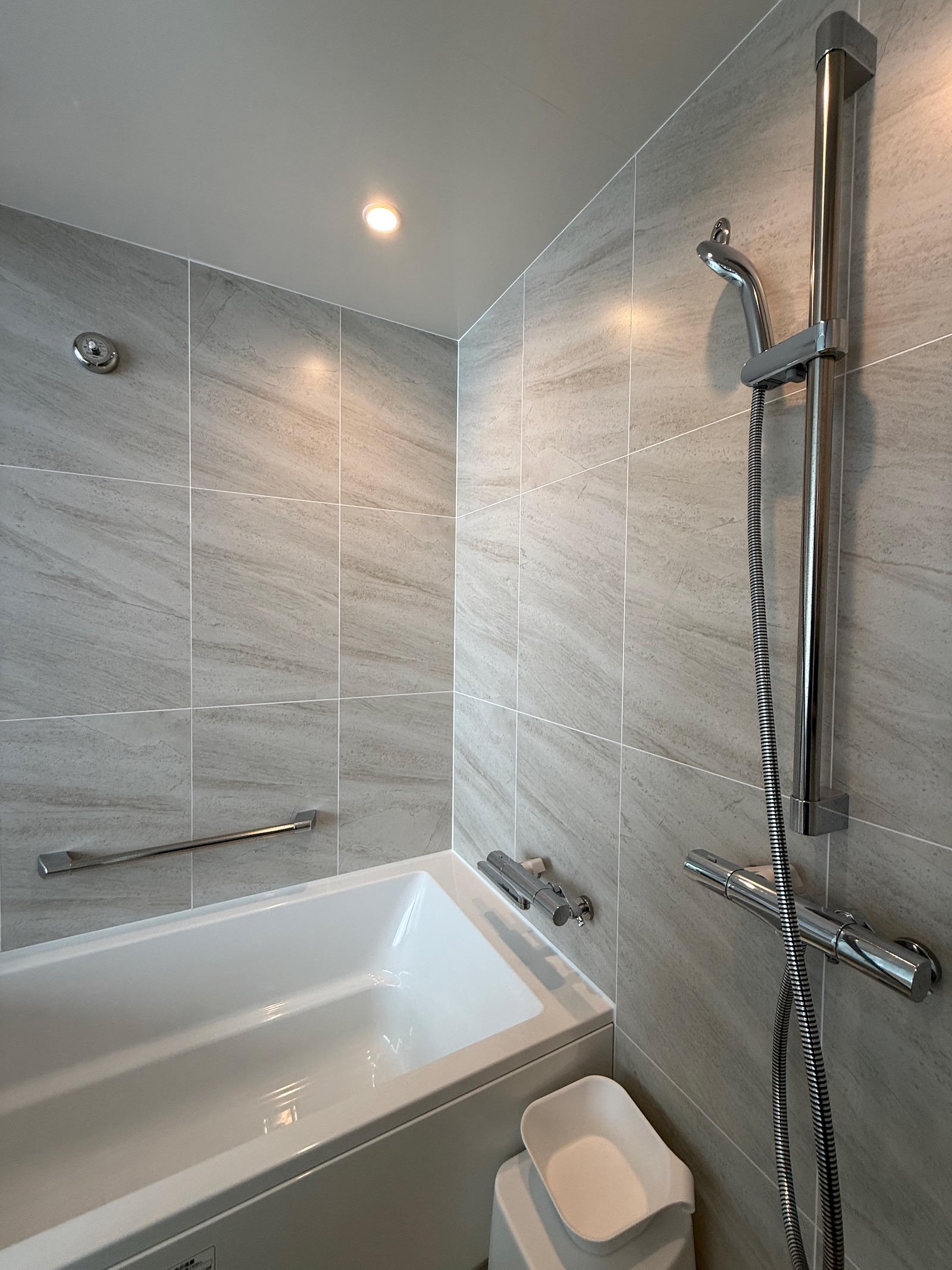 ニッコースタイルニセコの客室浴室 / Guest bathroom at Nikko Style Niseko