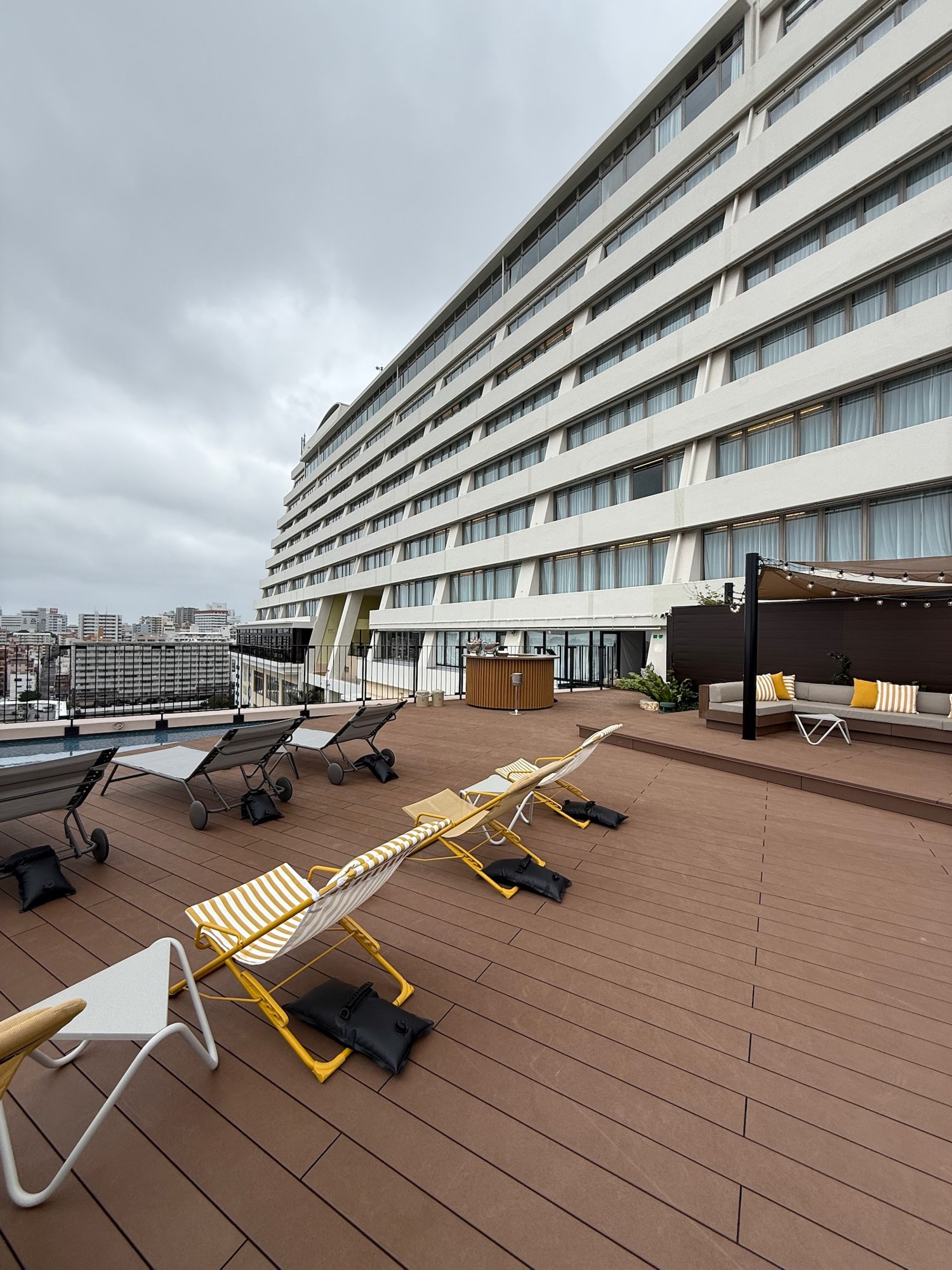 サウスゲートホテル沖縄のルーフトップテラス / Rooftop terrace at South Gate Hotel Okinawa