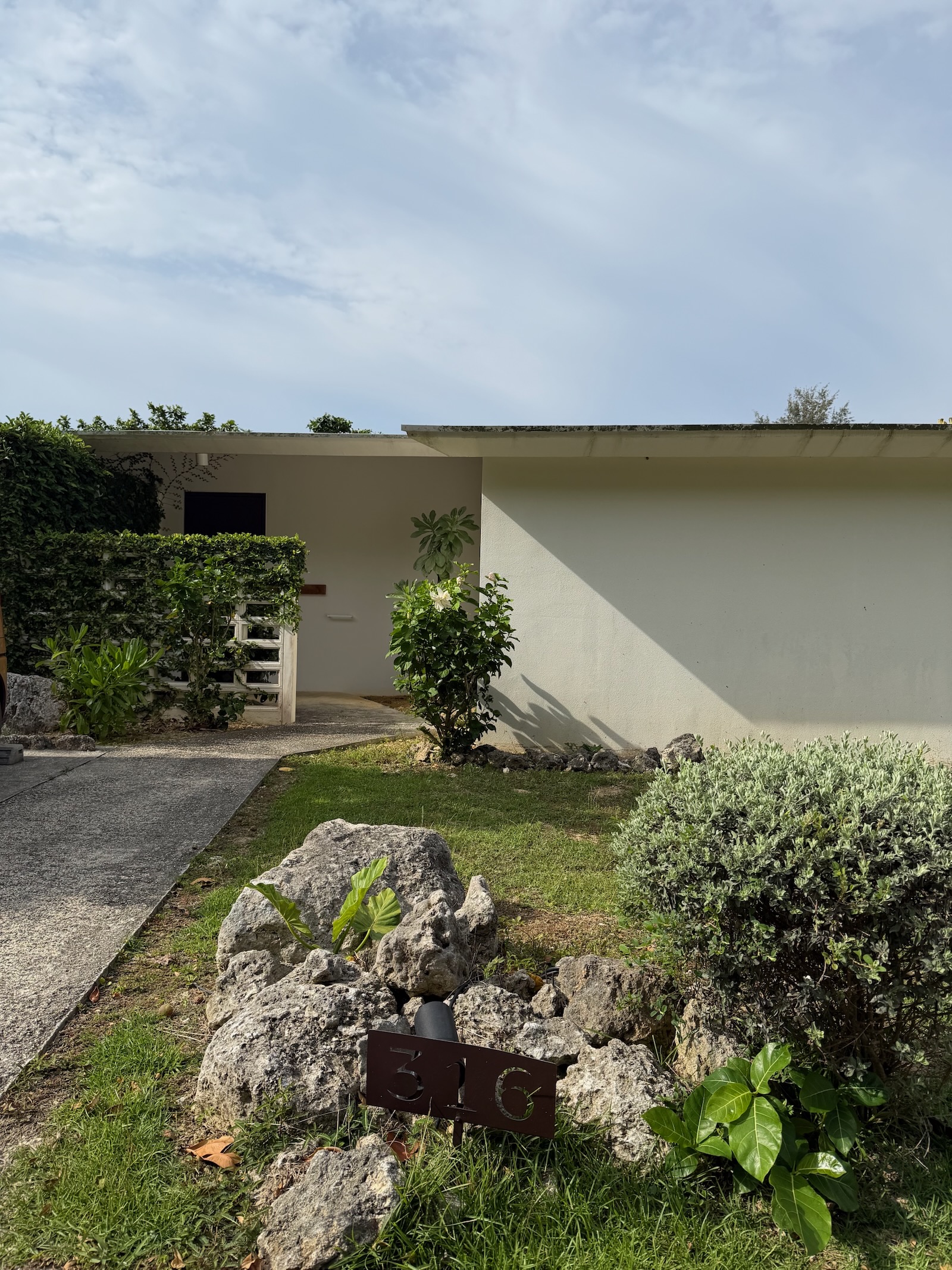 the rescape宮古島のヴィラ入口 / Villa entrance at the rescape Miyakojima